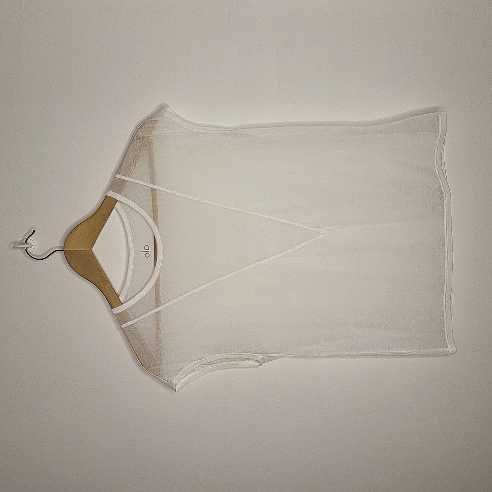 Alo yoga white top.